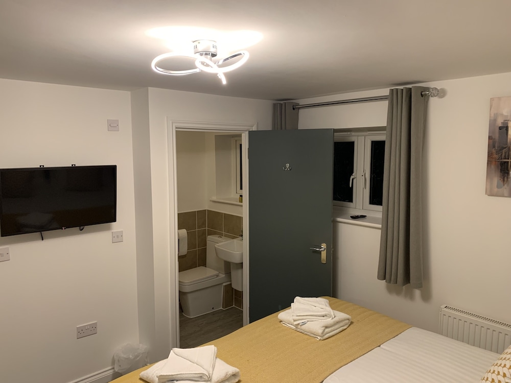 2 Bed- Harmony Court Luxury 2 bed Apartment view 2