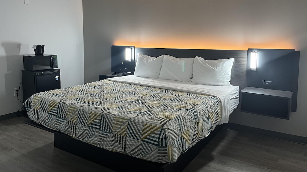 Motel 6 Rockford, IL – RFD Airport