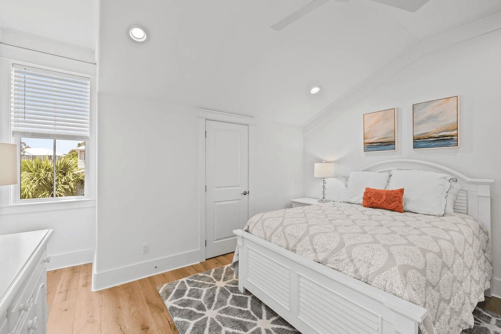 30A Aqua Vista by Avantstay Golf Cart Included, Pool Acess, Walk to Beach