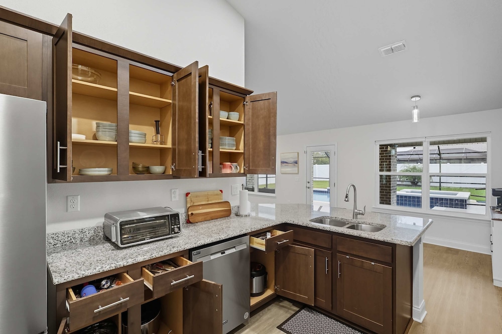 Modern 4BR Retreat Near Beach Heated Pool