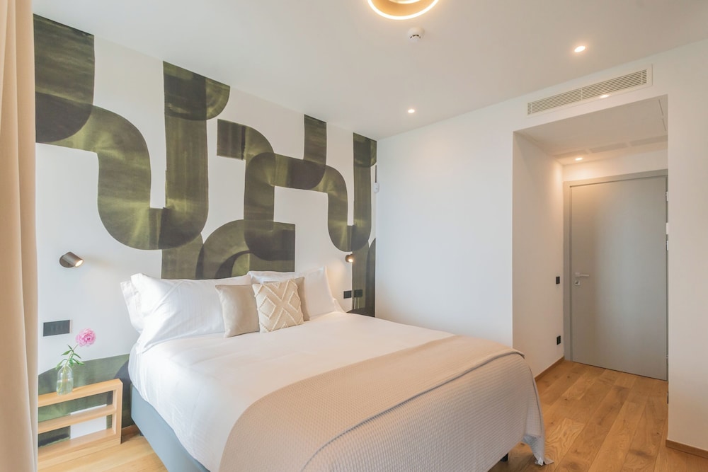 Pureview Luxury Suites, with breakfast & pool by Rent all Como