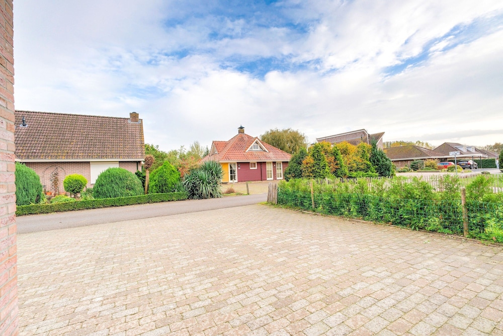 Captivating Holiday Home in Zeewolde near Forest view 2