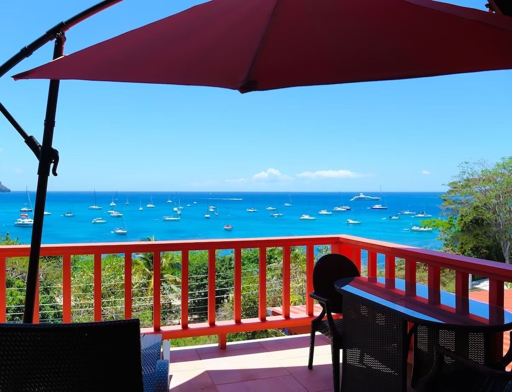 Flamingo Bequia - 4 B R Villa Including Cottage