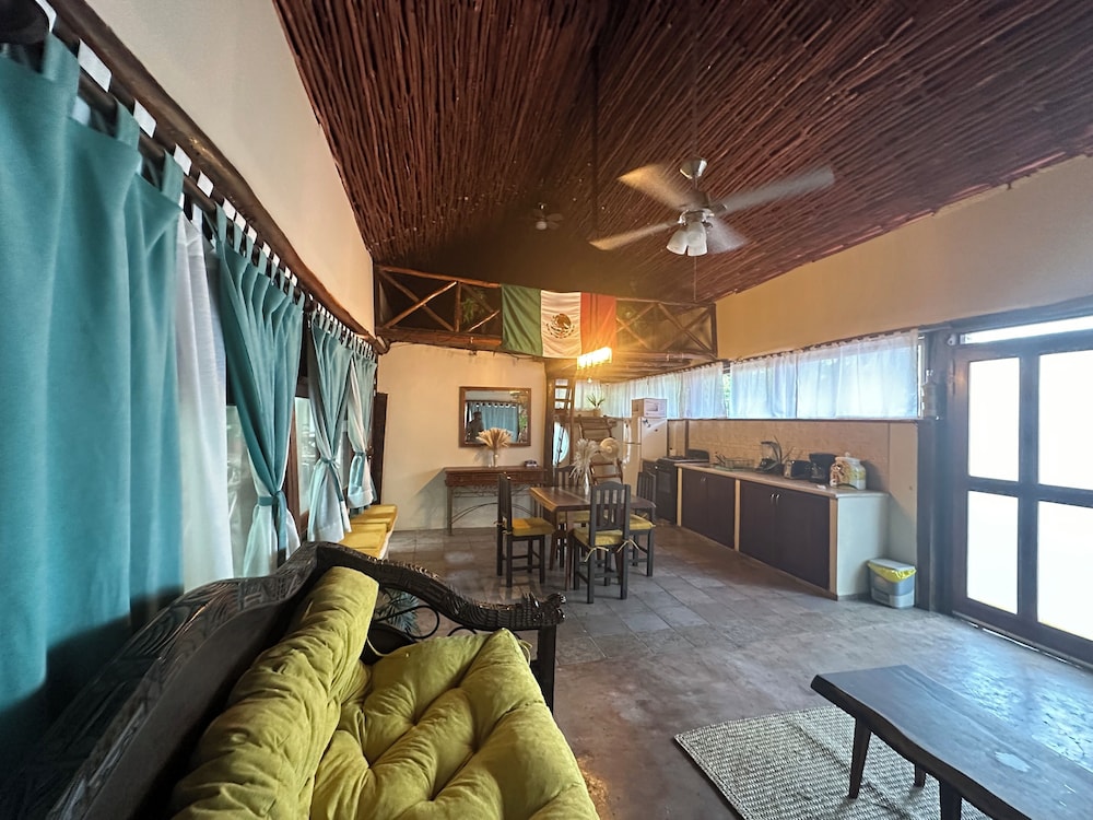 Treehouse Loft in Prime Location