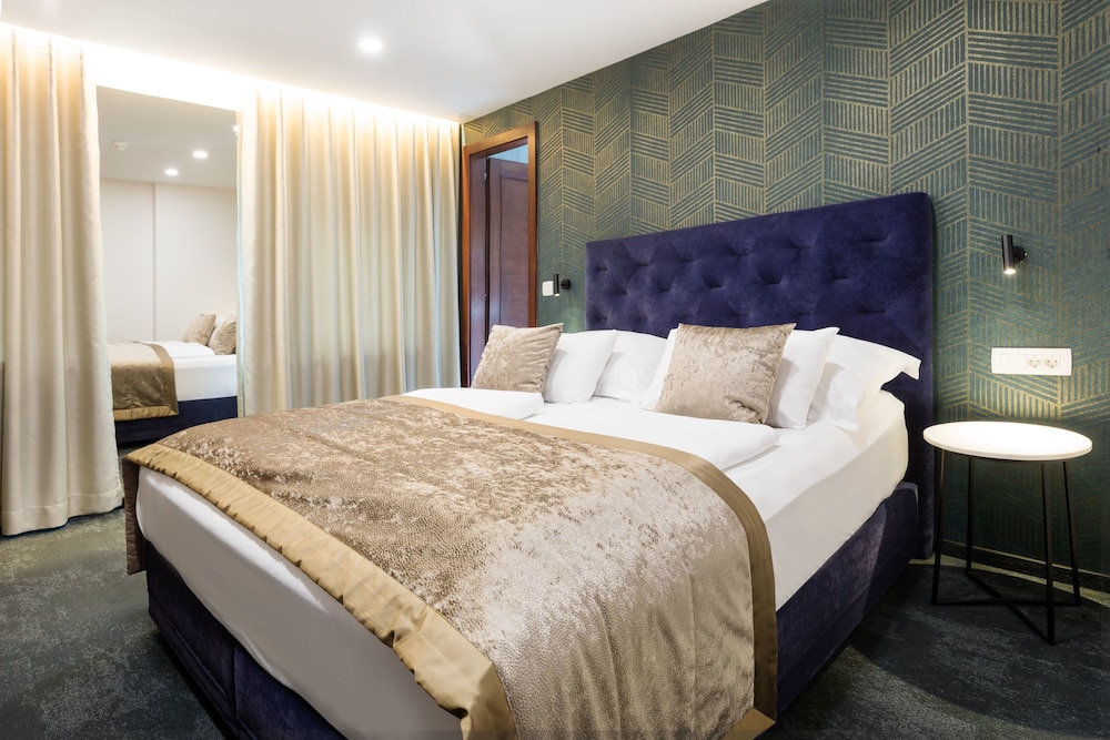 Garni Hotel Cirman view 3