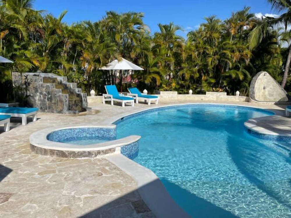 Lifestyle Royal Suites - Property Image 2