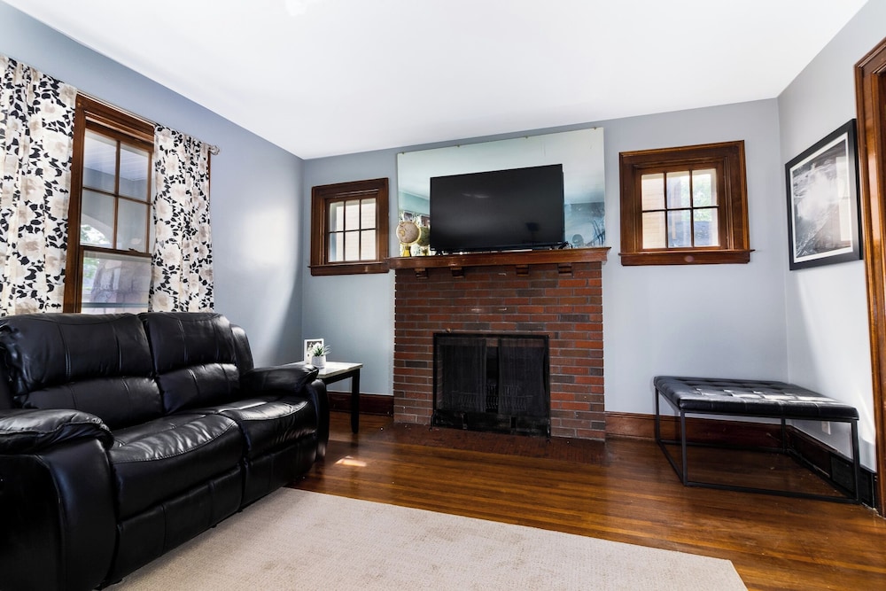 5Br, 1.5 Ba Close To Niagara Falls State Park