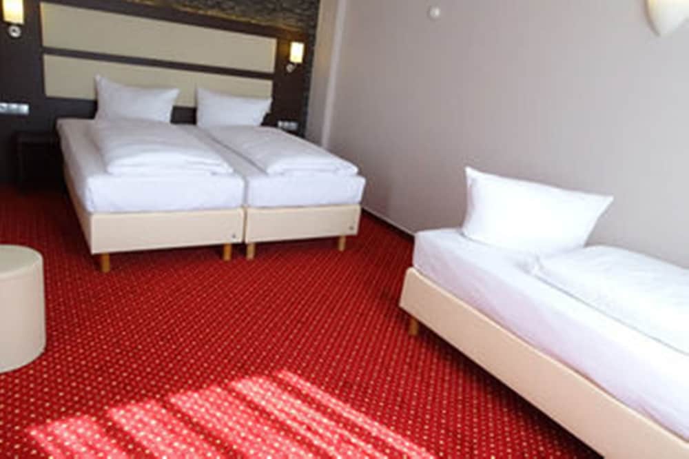 Hamburg Vacations - PLAZA Inn Hamburg Moorfleet - Property Image 1