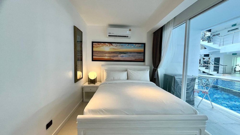 B12 - 2 Bedroom Condo With Pool Access, Karon Beach