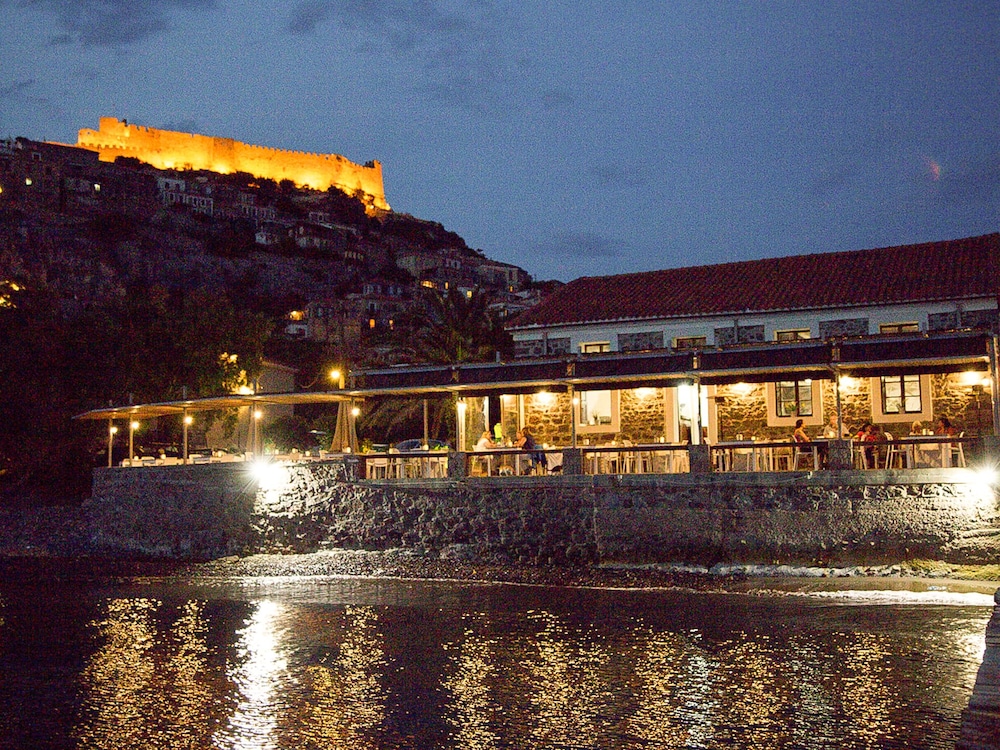 Olive Press Hotel & Apartments