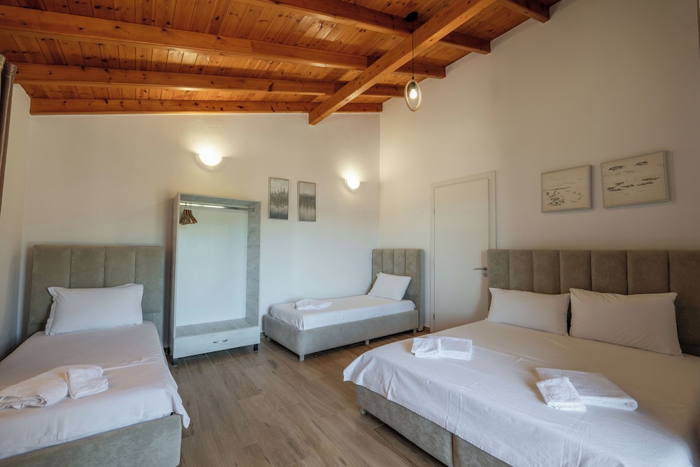 Sunny Villa