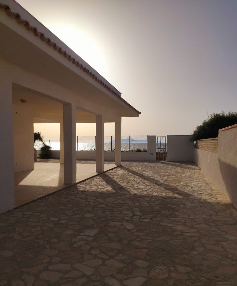 Casa baciata dal mare view 3