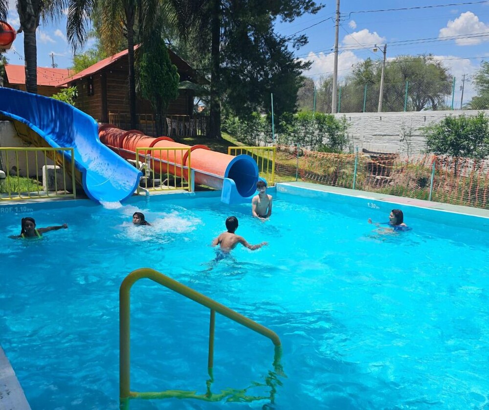 Parque Girasoles Balneario & Cabañas