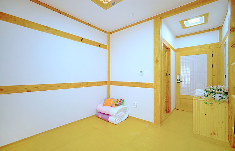 Lee Ga Hanok