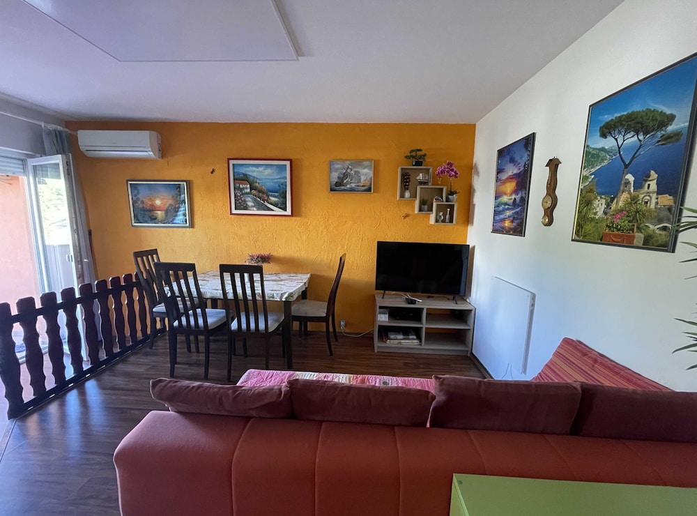 Classic and Modern Umag Apartment With Terrace and BBQ
