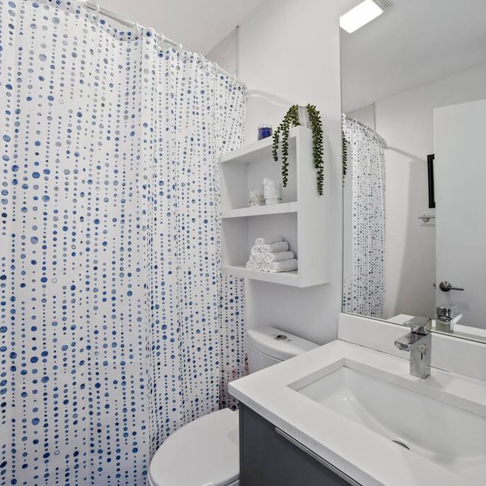 4-bedroom Condo Near Fulton Market w Rooftop
