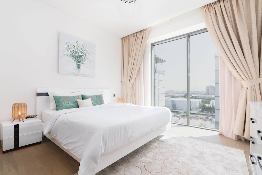 SuperHost - Spacious Apartment With Balcony In Sobha Hartland
