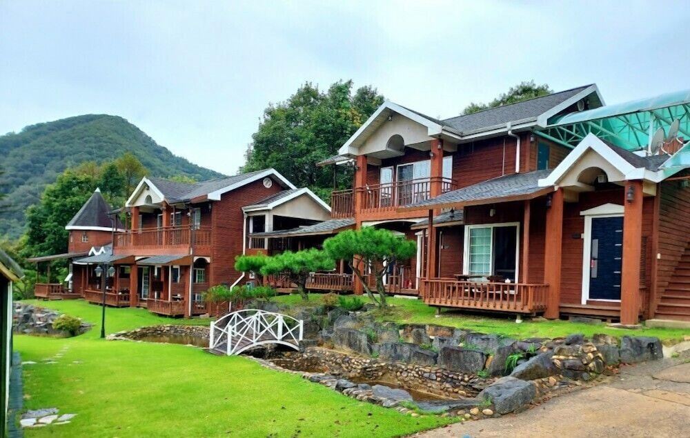 Gangchon Palace Pension view 5