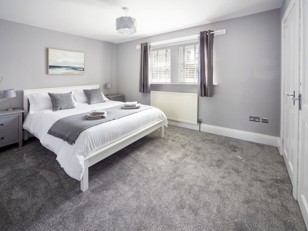 1 Wesley Mews
