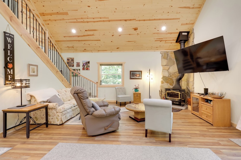 Paddle, Play & Relax: Home w/ Pioneer Lake Access!