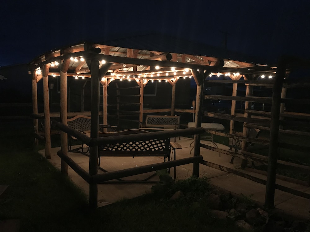 Tenderfoot Cabins & Motel