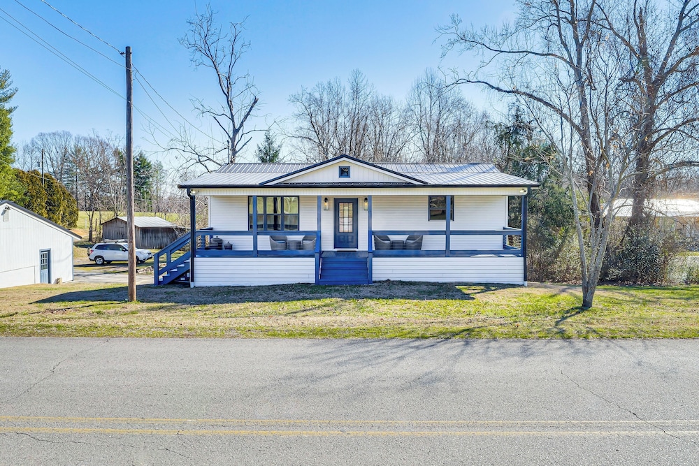 Boat, Fish & Hike: Smithville Home w/ Deck & Yard
