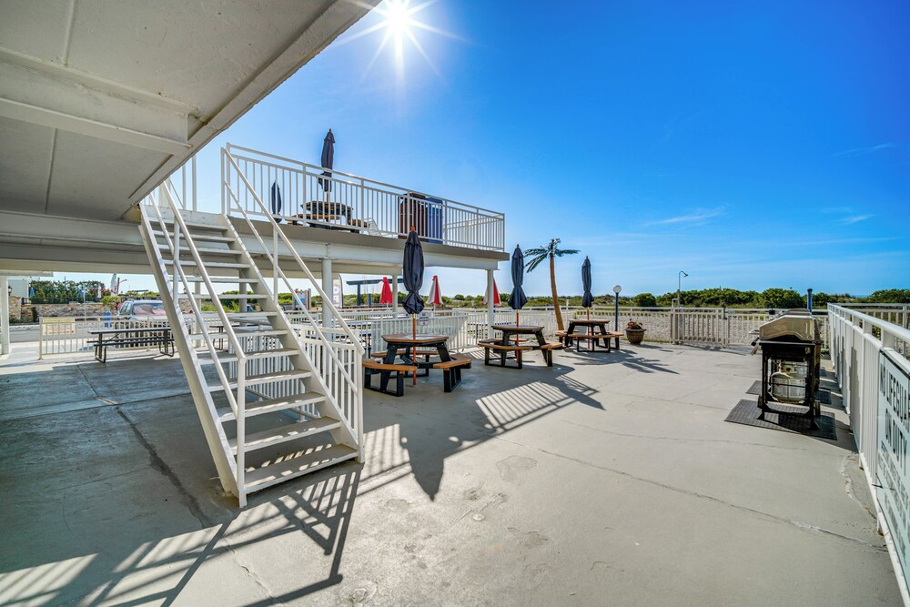 Beachfront Condo in Wildwood Crest w/ Pool Access!