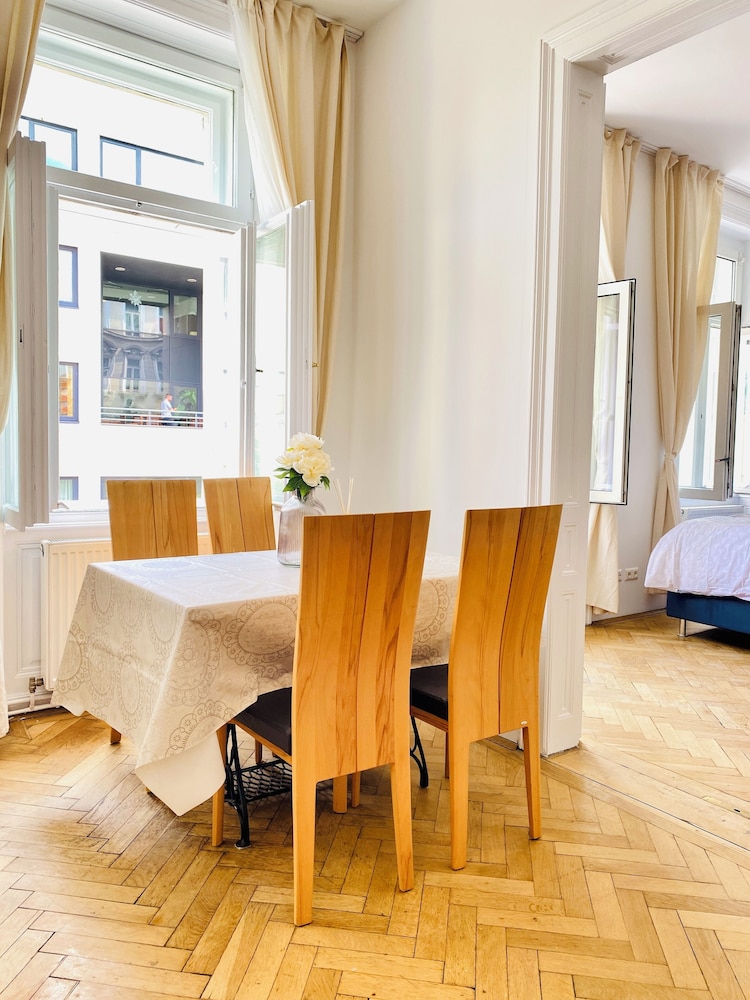 Affordable 2BR Apt For 6 Near Stadthalle