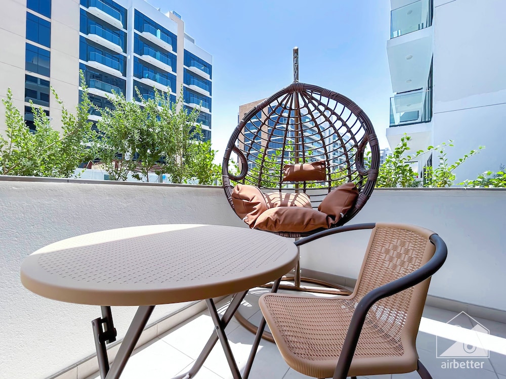 Elegant Studio With Balcony on the Riviera Dubai