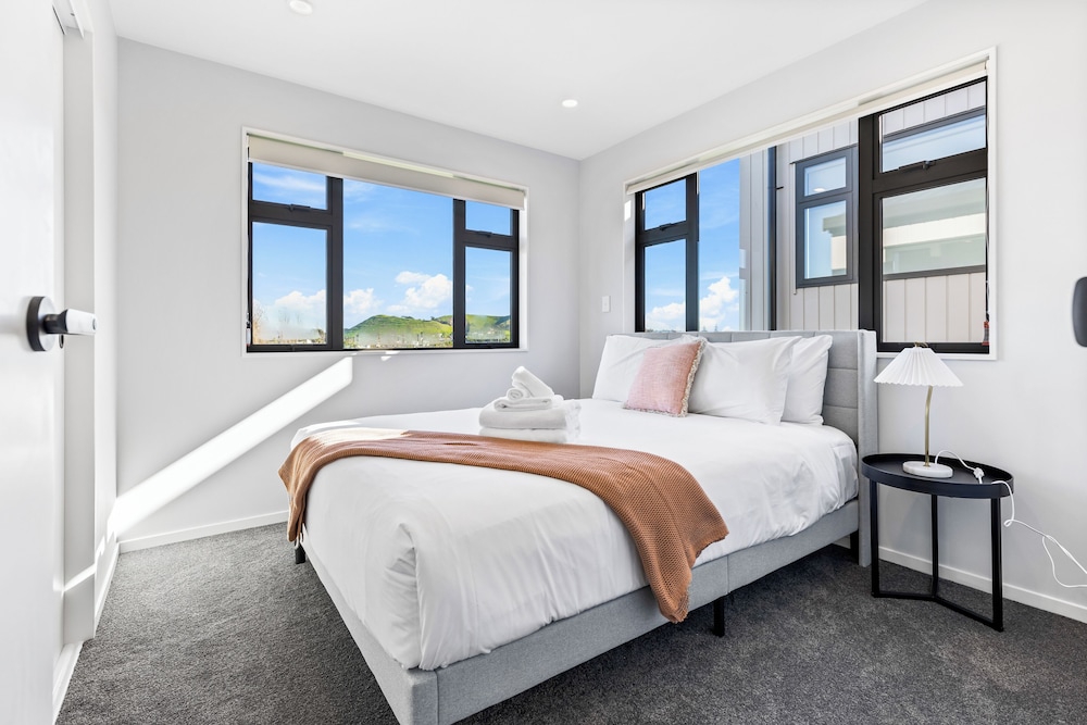 4BR Townhouse for Families Zodiak Stays