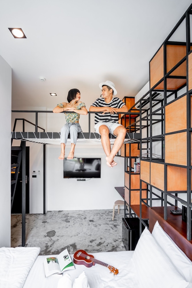 Book a Bed Poshtel - Hostel
