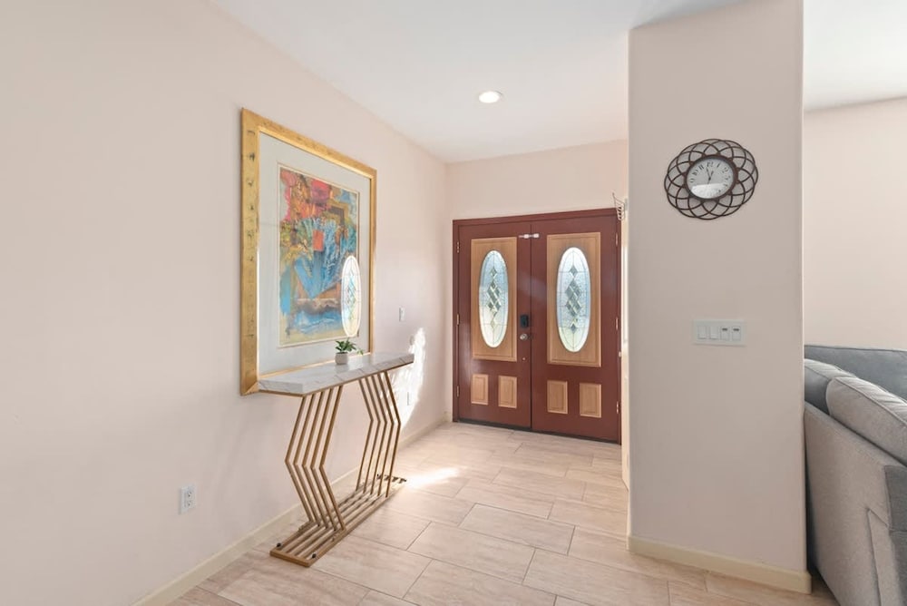 Spacious Single Level Home In Poway