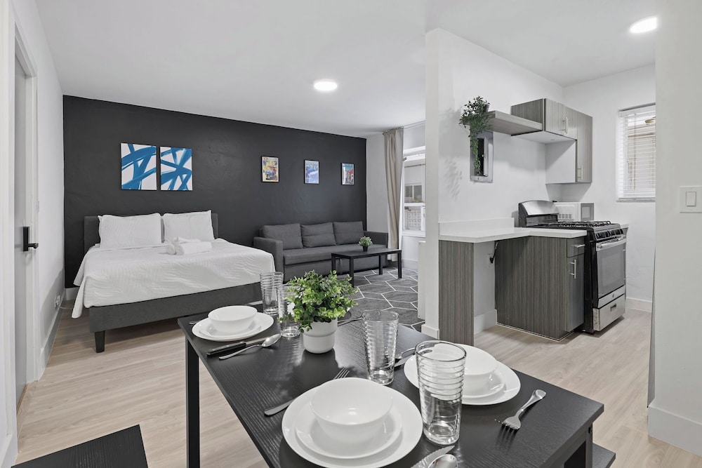 Harding Avenue Apartments by Andes STR