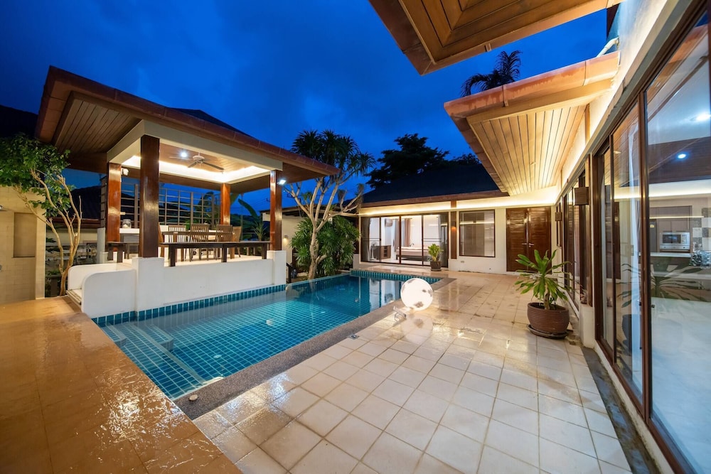 Spacious Private 4 BR Villa With a Working Office