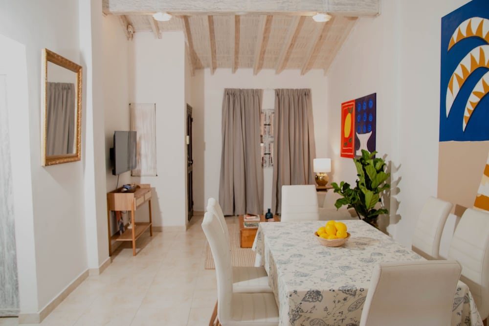 2BR APARTMENT IN THE WALLED CITY