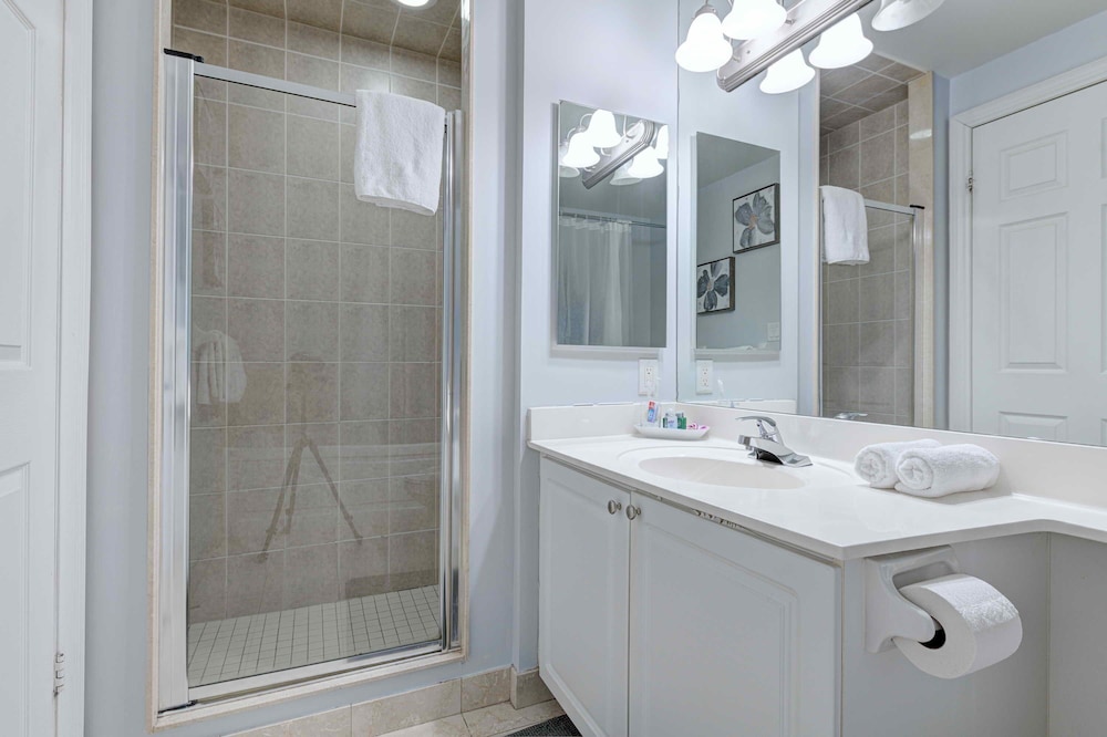 Pelicanstay at Square One Mall