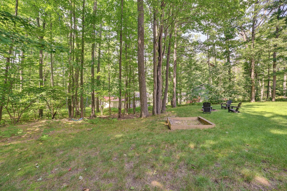 Dock Access + Nearby Beach: Higgins Lake Retreat!