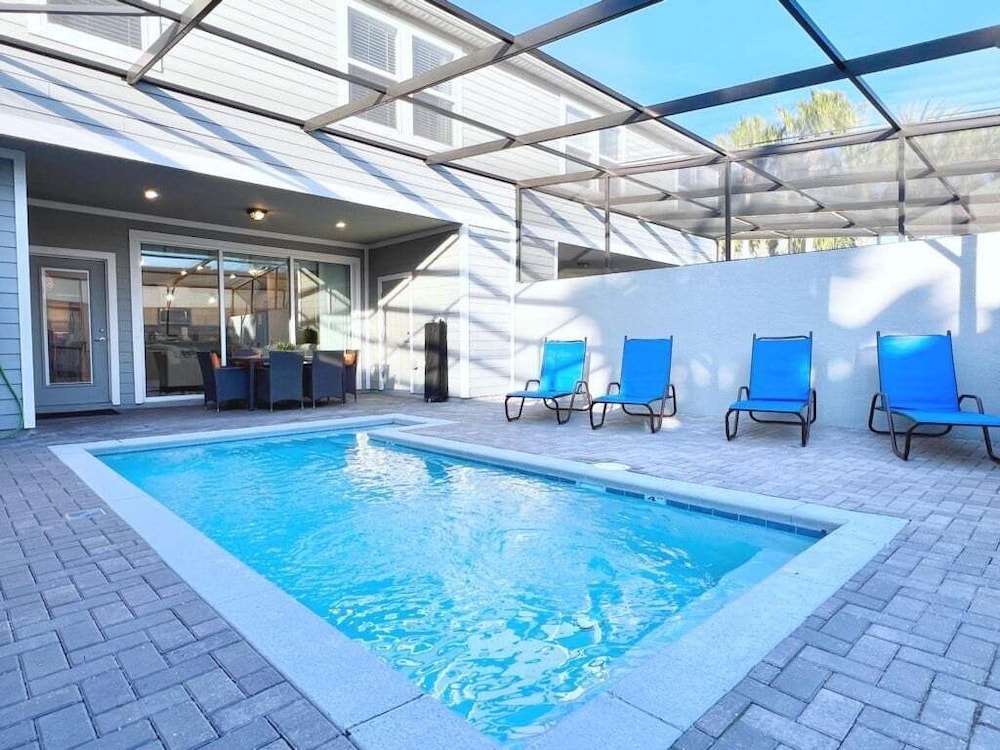 Large 5 Bed Family Townhome With Splash Pool 5 Bedroom Townhouse
