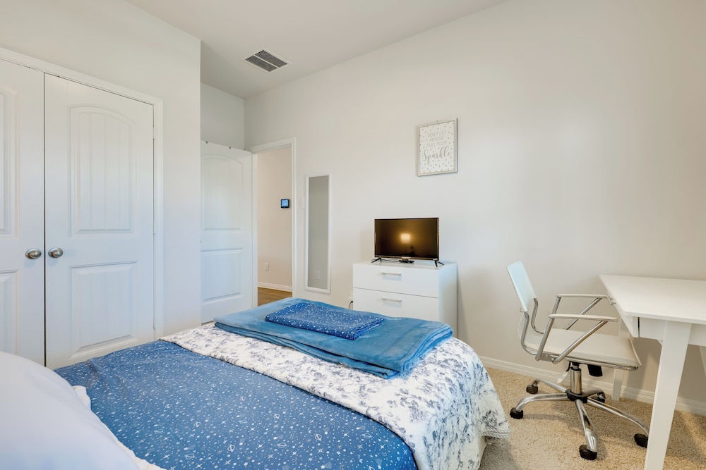 3 Mi to Dtwn Kyle: Wfh-friendly Home w/ Patio