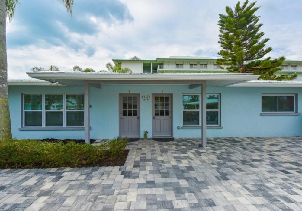 Hotel Sun and Sea by Beachside Management - Image 1