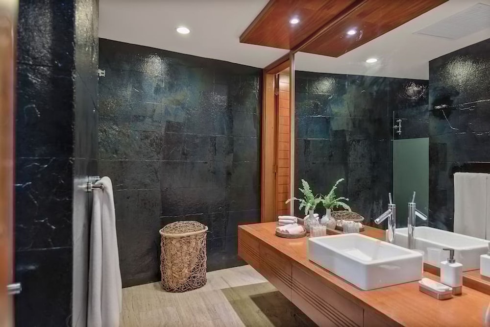 Luxurious 8-bedroom Dreamy Villa