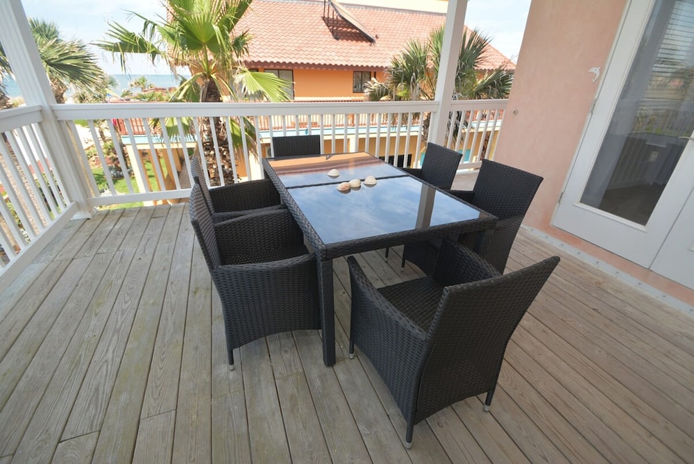 Just Beachy A Luxury Retreat Sleeps 12 3 Levels With Elevator- Perfect for 1-3 Families