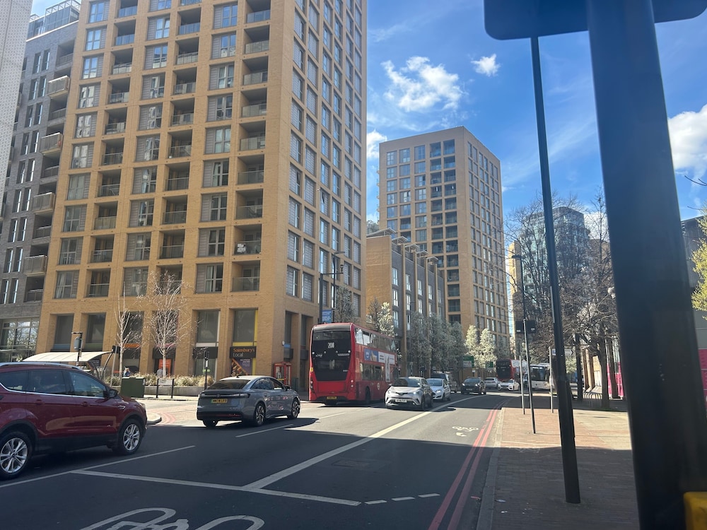 1-bed Apt, Sleeps 4, Central To Shops & Transport