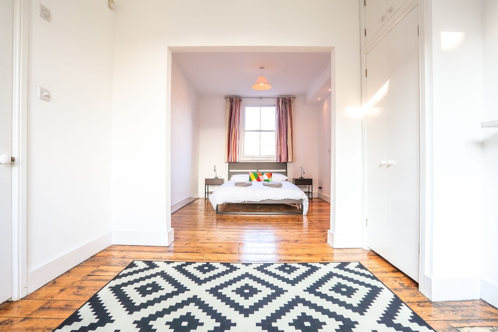 The Glasshouse Escape - 5BDR Victorian Jewel with Modern Twists in Jericho
