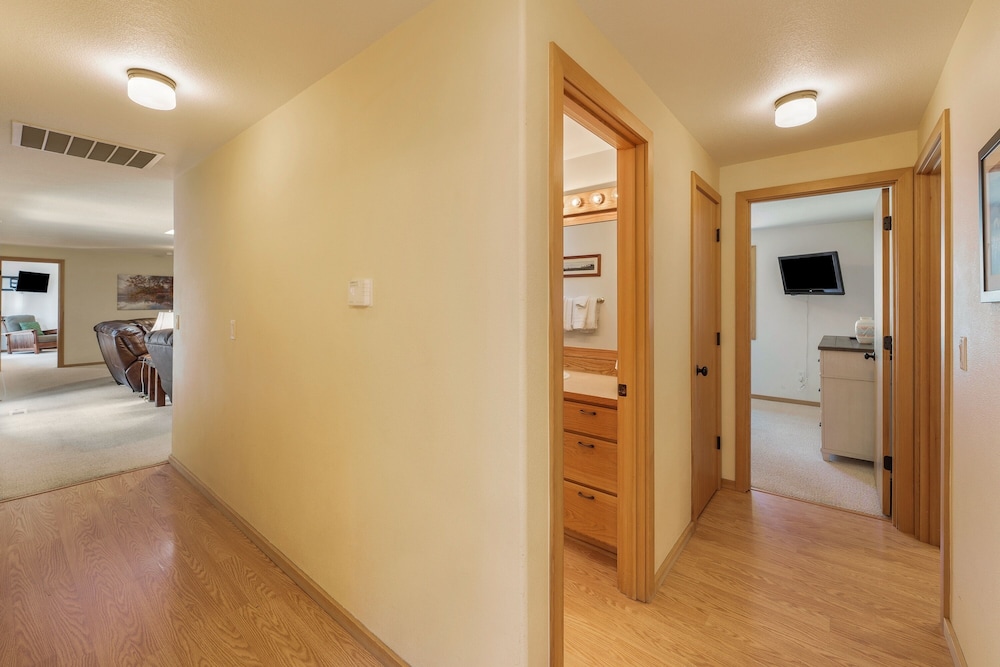 15 Lassen Ln 4 Bedroom Home