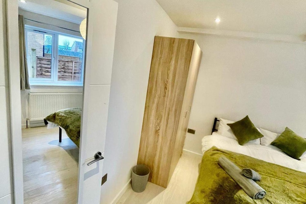 3 Bed Flat - Sleeps 6 - Parking - Wifi