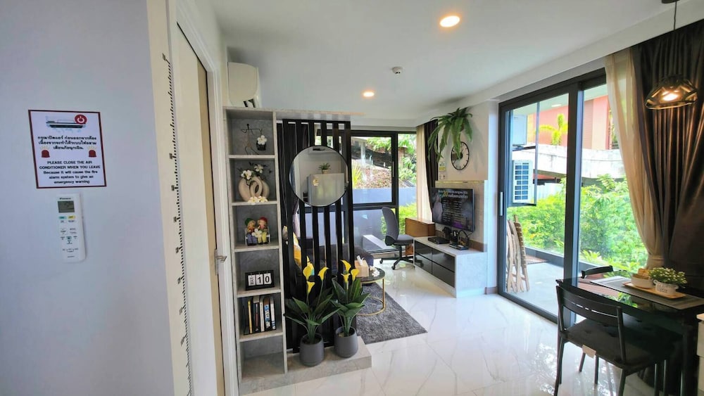 Room-a301- 1 Bedroom Corner Condo Forest