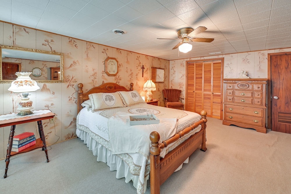 Hike & Fish: Rustic, Timeless Mckee Home w/ Yard