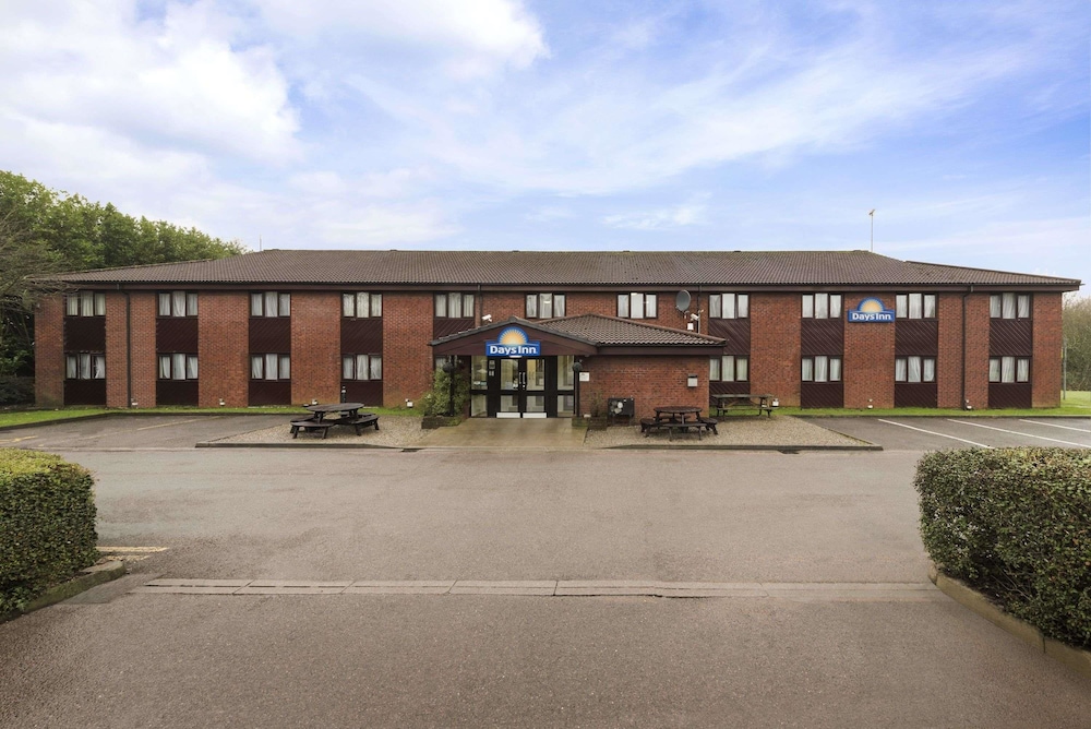Bridgend Vacations - Days Inn by Wyndham Bridgend Cardiff M4 - Property Image 3