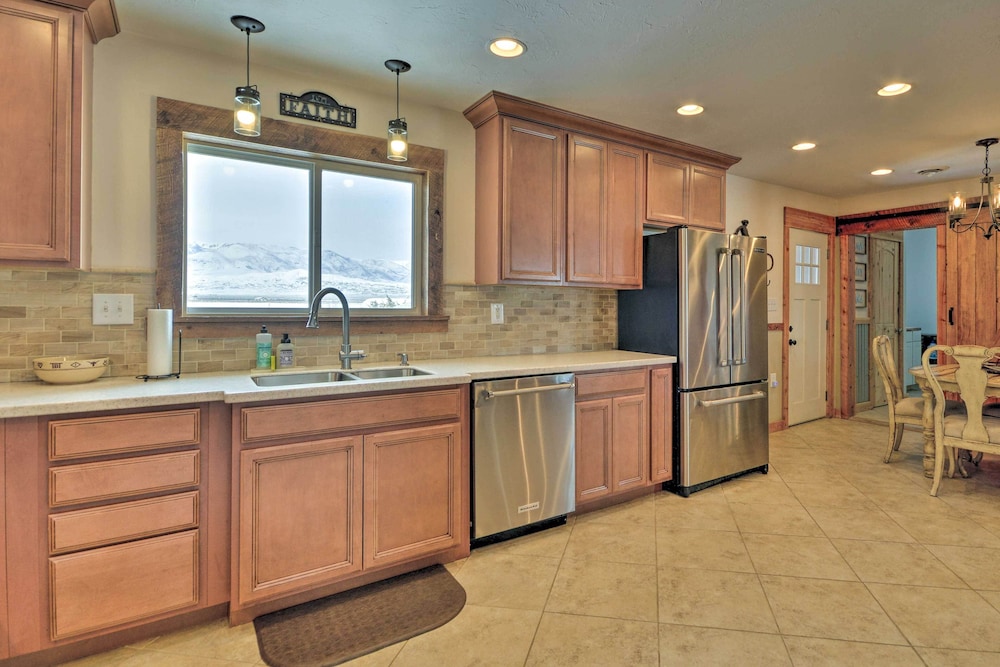 Private Powell Ranch Cabin w/ Mountain Views! view 5
